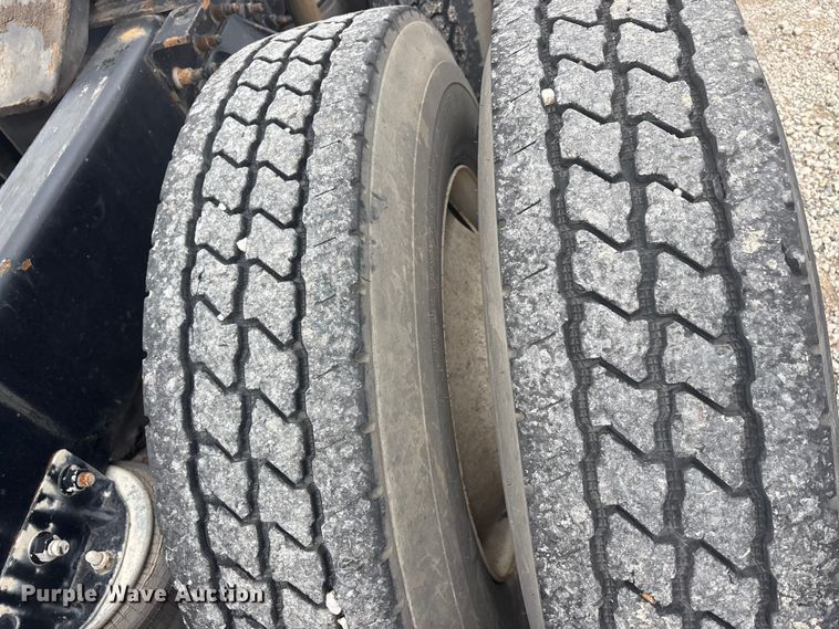 image for item EU0338 2001 Mack CH613 semi truck