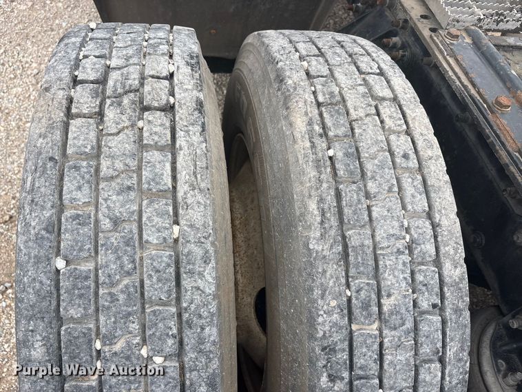 image for item EU0338 2001 Mack CH613 semi truck