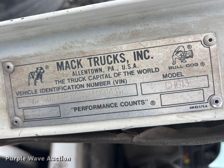 image for item EU0338 2001 Mack CH613 semi truck