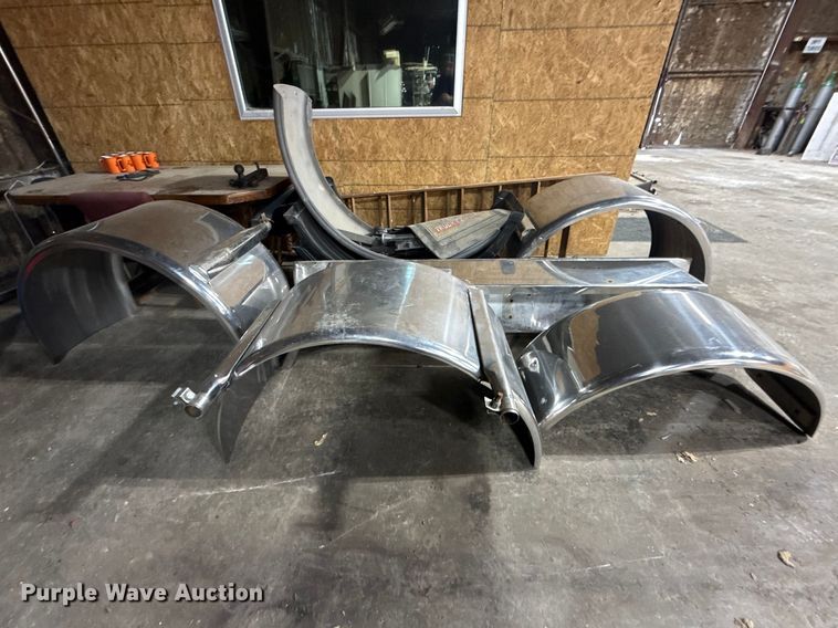 image for item EU4124 Truck fenders