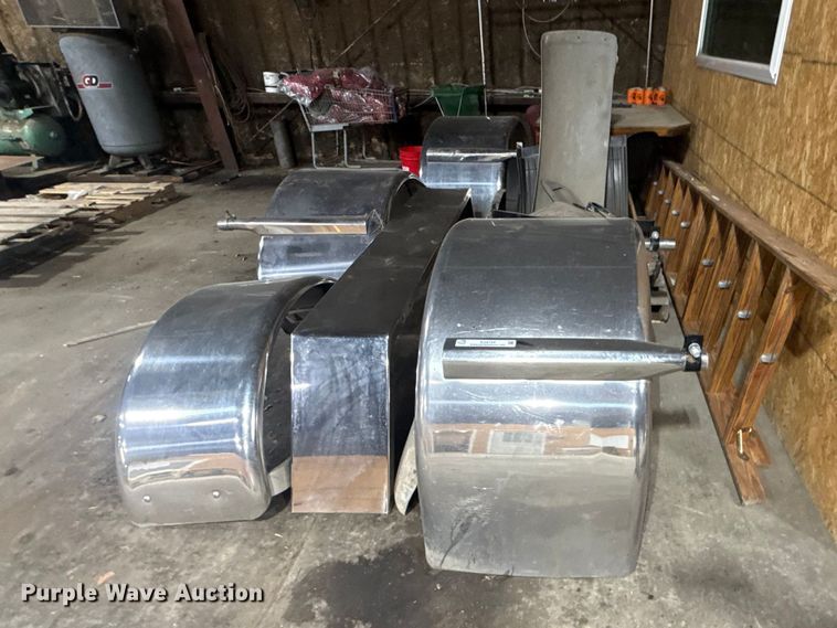 image for item EU4124 Truck fenders