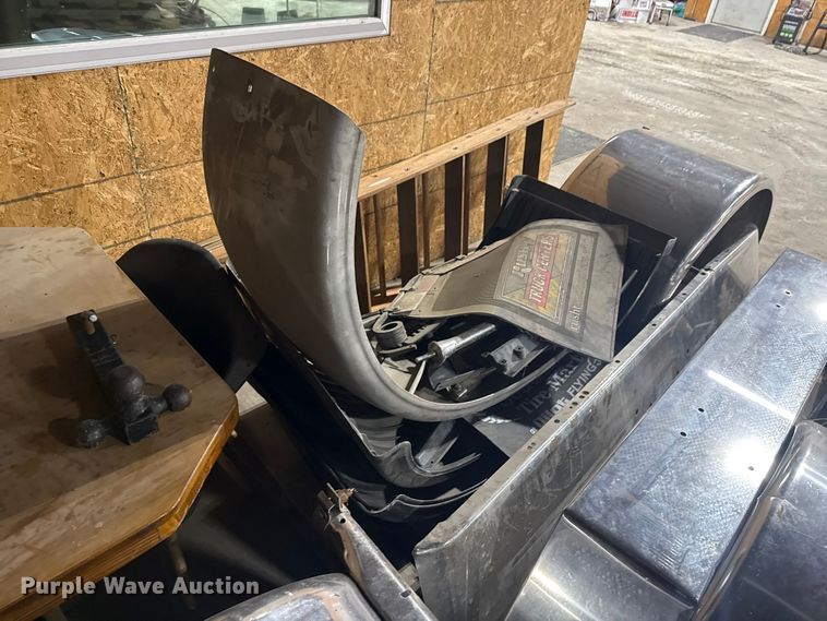 image for item EU4124 Truck fenders