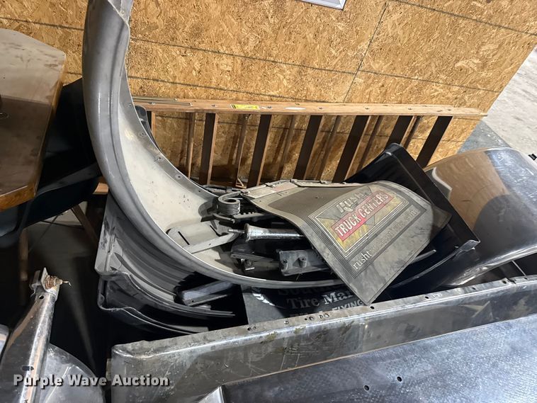 image for item EU4124 Truck fenders