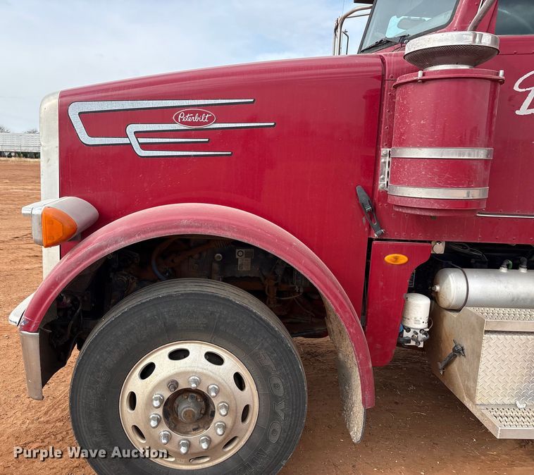 image for item EU4887 2012 Peterbilt 367 cotton module transport truck