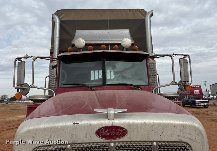 image for item EU4887 2012 Peterbilt 367 cotton module transport truck