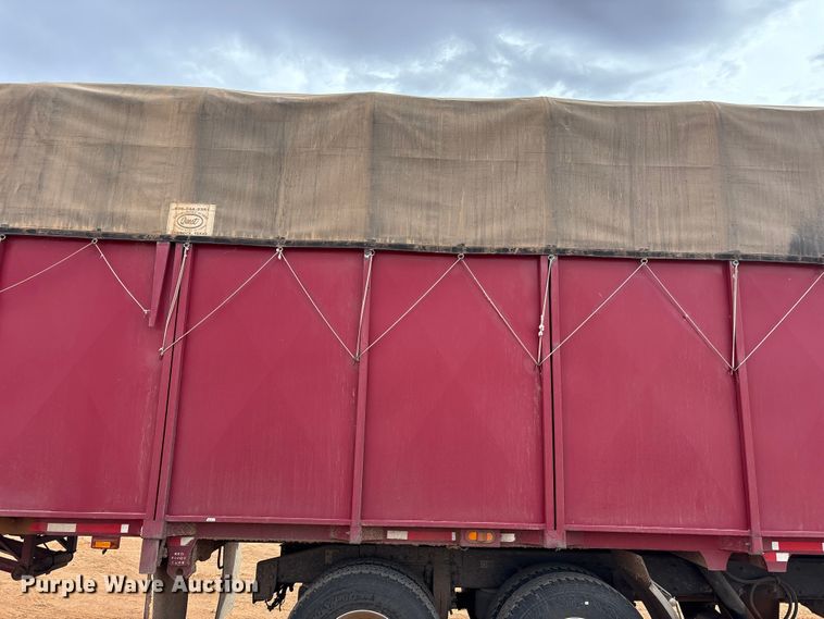 image for item EU4887 2012 Peterbilt 367 cotton module transport truck