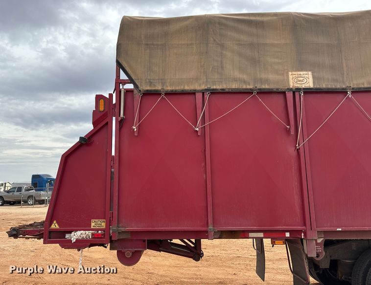 image for item EU4887 2012 Peterbilt 367 cotton module transport truck