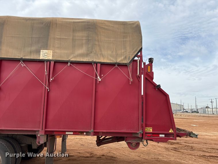 image for item EU4887 2012 Peterbilt 367 cotton module transport truck