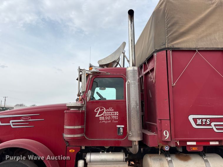 image for item EU4887 2012 Peterbilt 367 cotton module transport truck