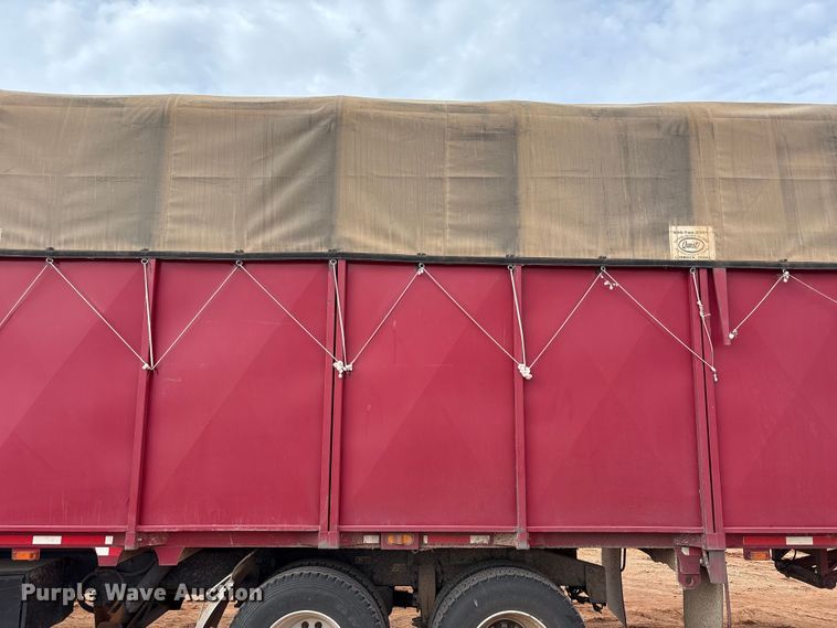 image for item EU4887 2012 Peterbilt 367 cotton module transport truck