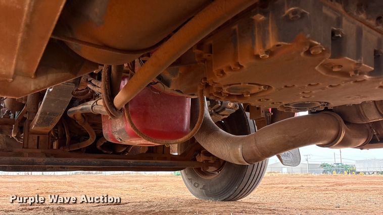 image for item EU4887 2012 Peterbilt 367 cotton module transport truck