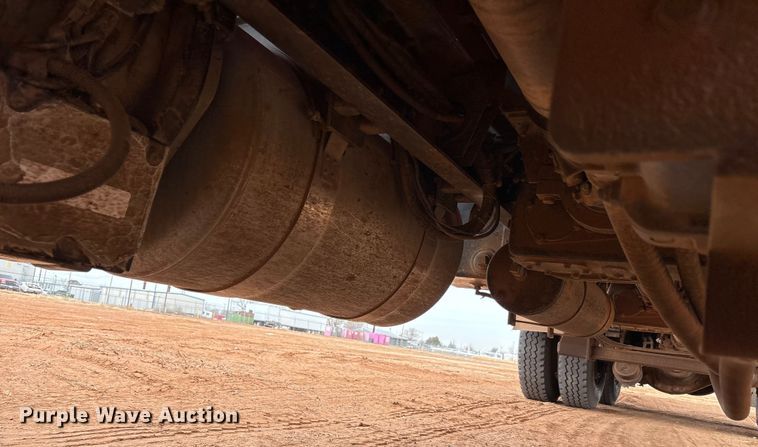 image for item EU4887 2012 Peterbilt 367 cotton module transport truck