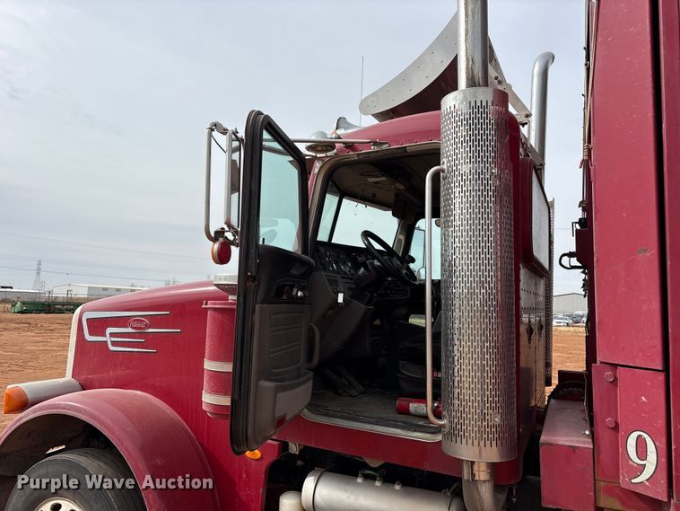 image for item EU4887 2012 Peterbilt 367 cotton module transport truck