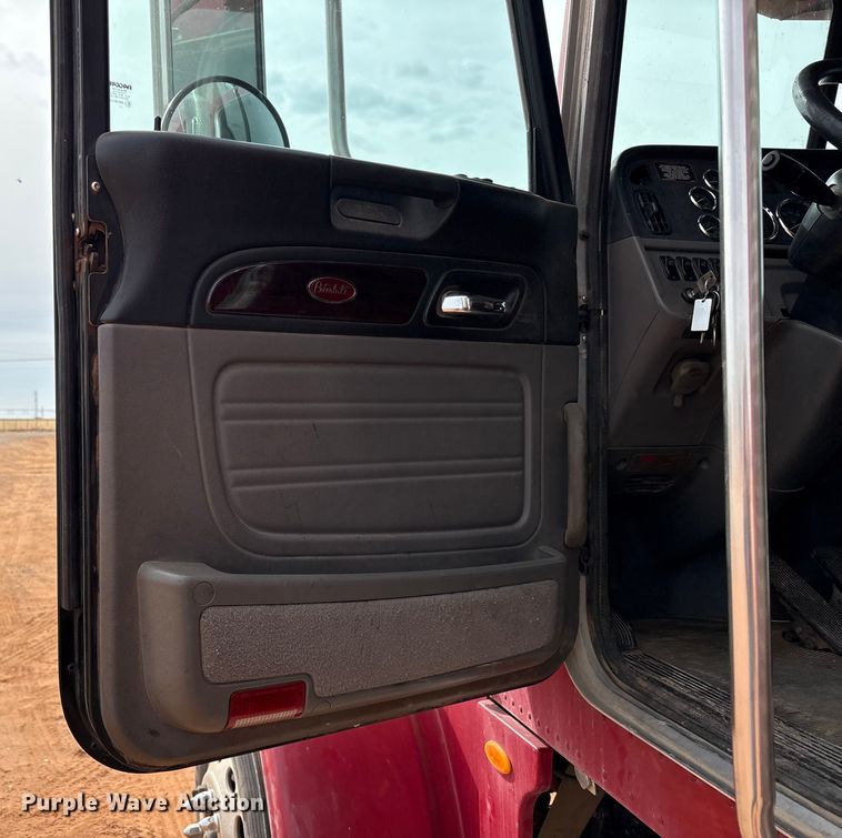 image for item EU4887 2012 Peterbilt 367 cotton module transport truck