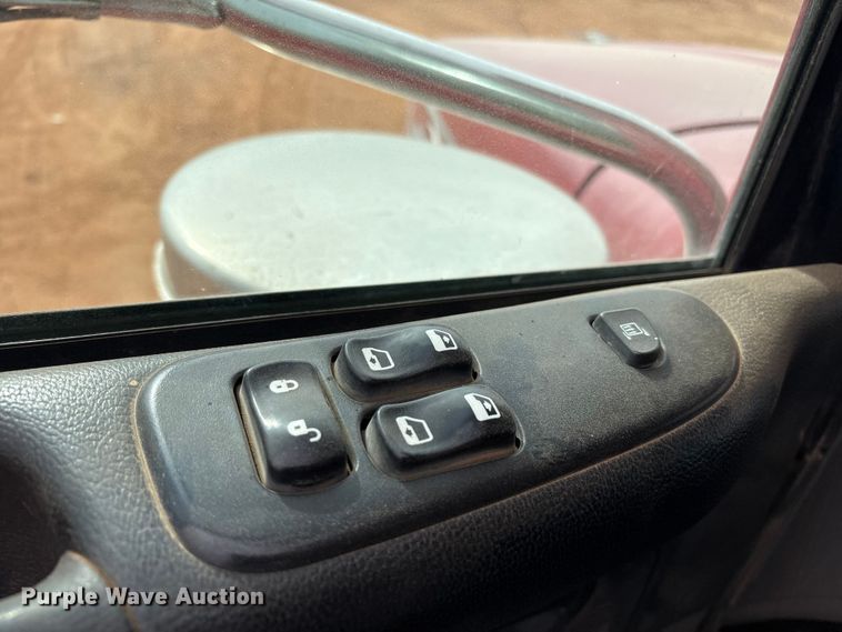 image for item EU4887 2012 Peterbilt 367 cotton module transport truck