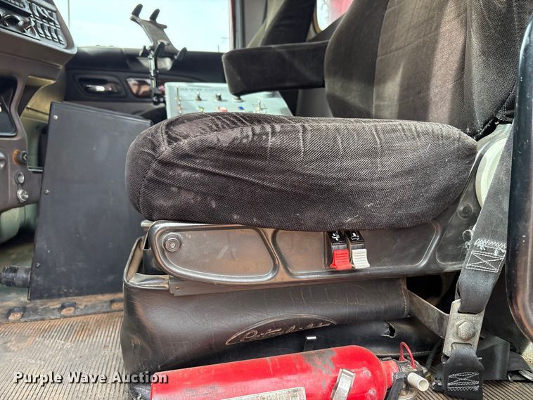 image for item EU4887 2012 Peterbilt 367 cotton module transport truck