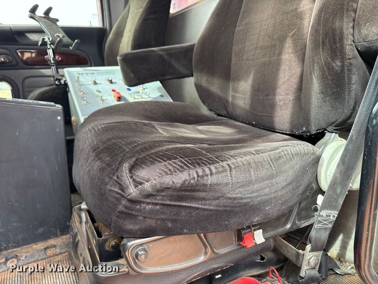 image for item EU4887 2012 Peterbilt 367 cotton module transport truck