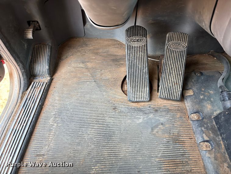 image for item EU4887 2012 Peterbilt 367 cotton module transport truck