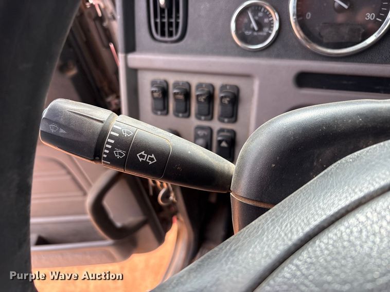 image for item EU4887 2012 Peterbilt 367 cotton module transport truck