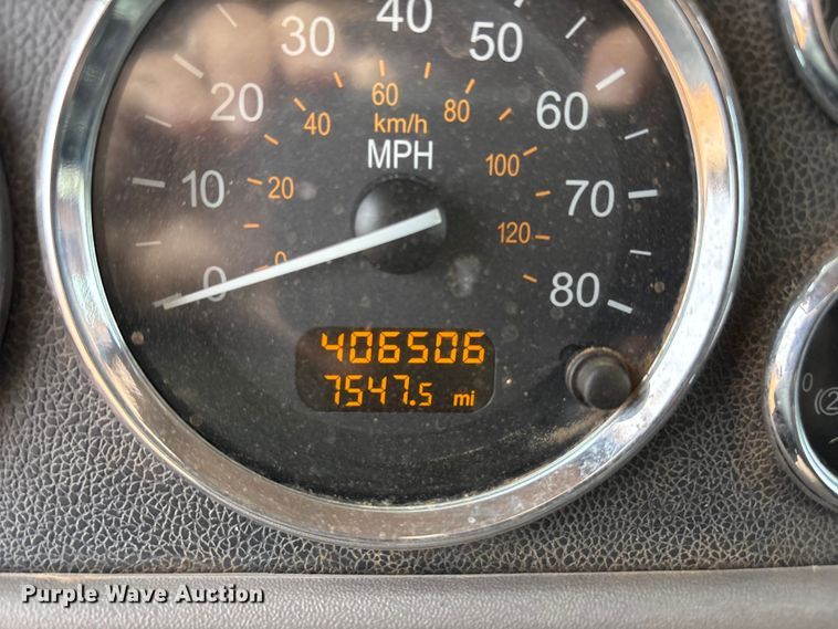 image for item EU4887 2012 Peterbilt 367 cotton module transport truck