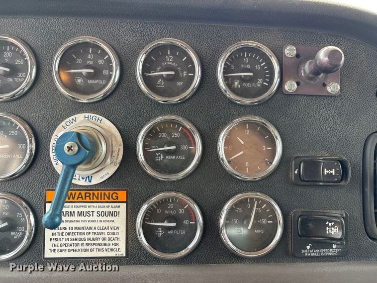 image for item EU4887 2012 Peterbilt 367 cotton module transport truck