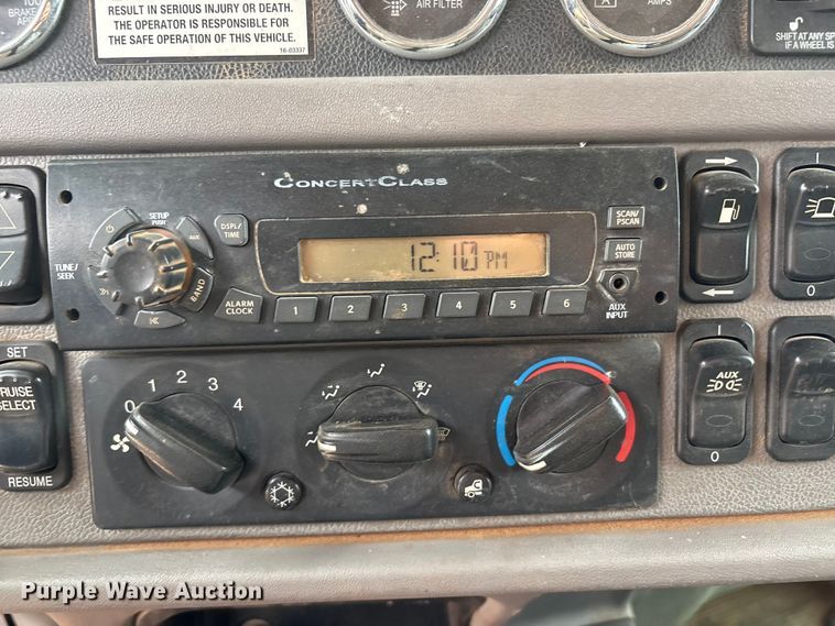 image for item EU4887 2012 Peterbilt 367 cotton module transport truck