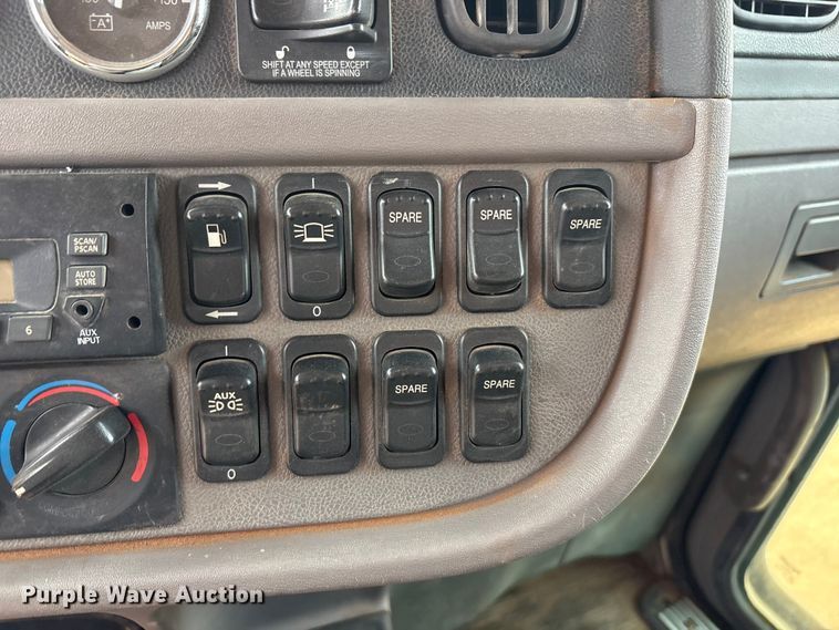 image for item EU4887 2012 Peterbilt 367 cotton module transport truck