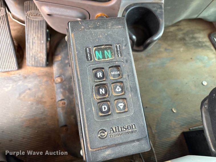 image for item EU4887 2012 Peterbilt 367 cotton module transport truck