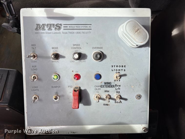 image for item EU4887 2012 Peterbilt 367 cotton module transport truck