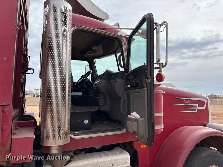 image for item EU4887 2012 Peterbilt 367 cotton module transport truck