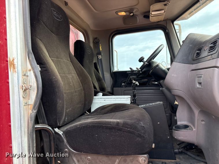 image for item EU4887 2012 Peterbilt 367 cotton module transport truck