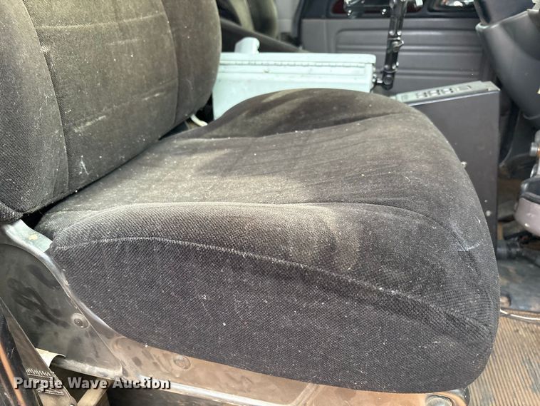 image for item EU4887 2012 Peterbilt 367 cotton module transport truck