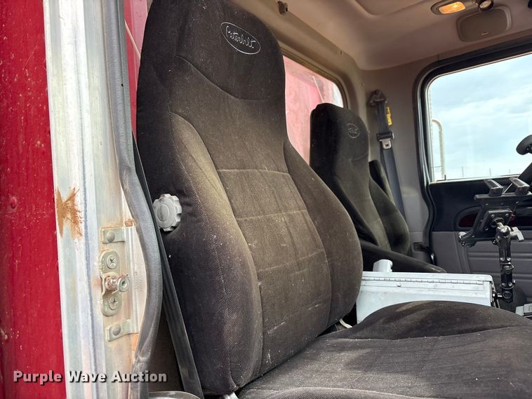 image for item EU4887 2012 Peterbilt 367 cotton module transport truck