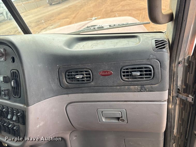 image for item EU4887 2012 Peterbilt 367 cotton module transport truck