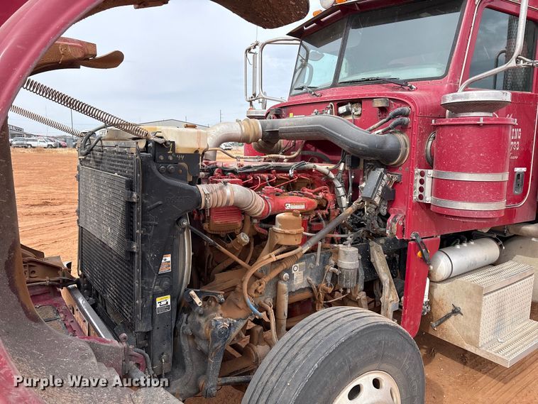 image for item EU4887 2012 Peterbilt 367 cotton module transport truck