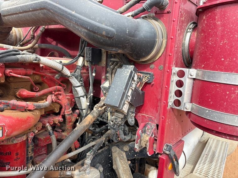 image for item EU4887 2012 Peterbilt 367 cotton module transport truck