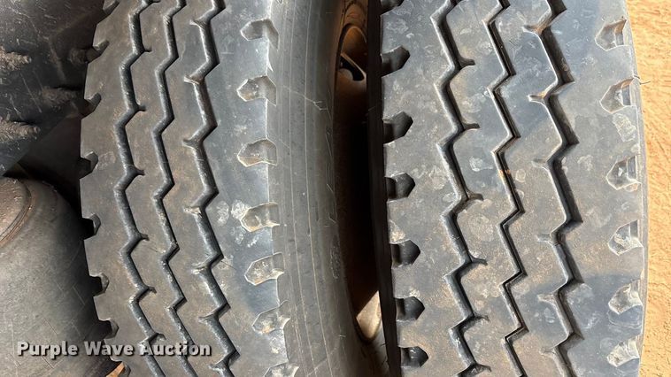 image for item EU4887 2012 Peterbilt 367 cotton module transport truck