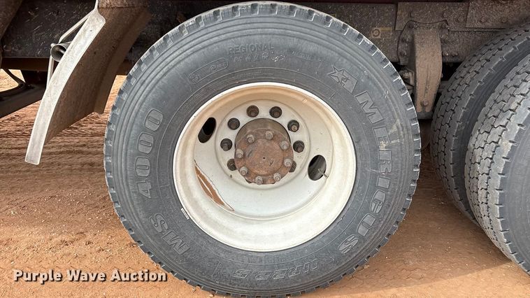 image for item EU4887 2012 Peterbilt 367 cotton module transport truck