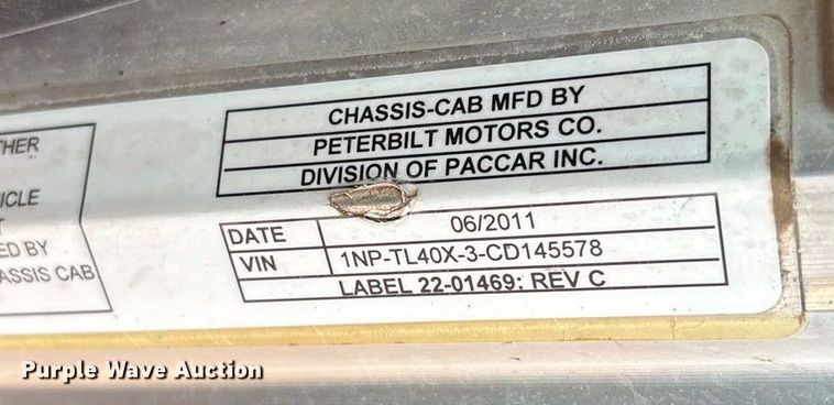 image for item EU4887 2012 Peterbilt 367 cotton module transport truck