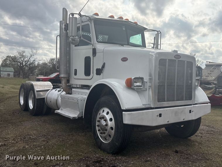 image for item EV2780 2014 Peterbilt 365 semi truck