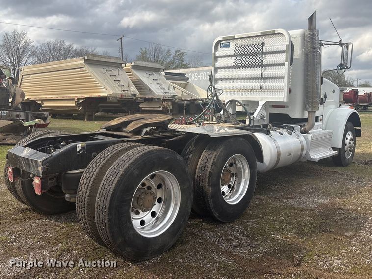 image for item EV2780 2014 Peterbilt 365 semi truck