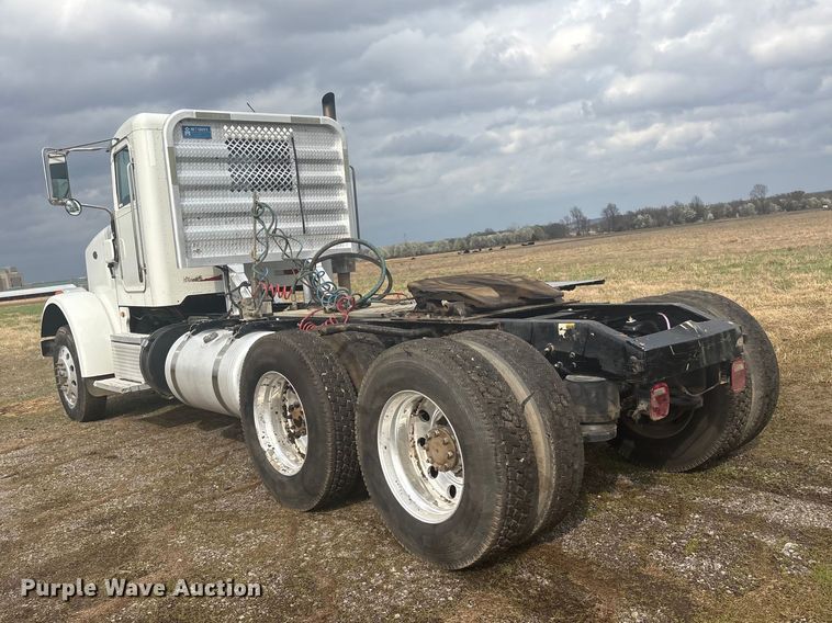 image for item EV2780 2014 Peterbilt 365 semi truck