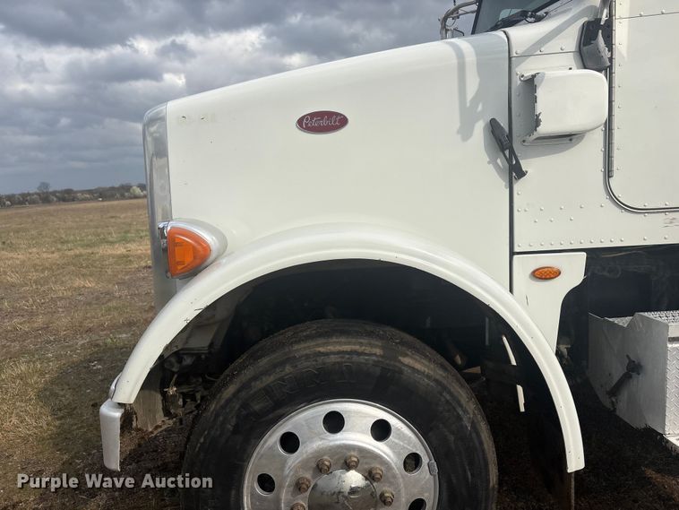 image for item EV2780 2014 Peterbilt 365 semi truck