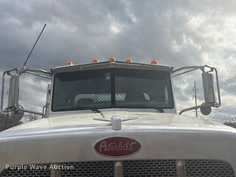 image for item EV2780 2014 Peterbilt 365 semi truck