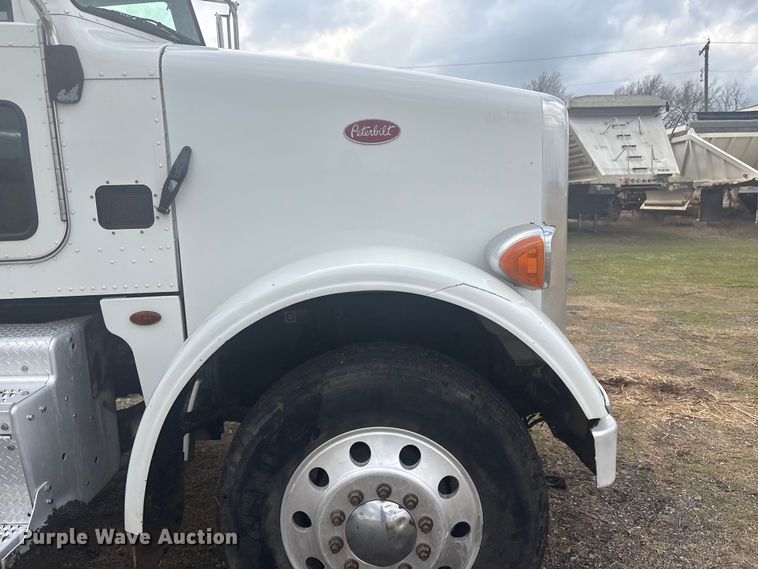 image for item EV2780 2014 Peterbilt 365 semi truck