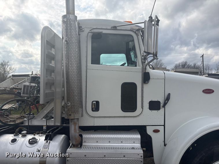 image for item EV2780 2014 Peterbilt 365 semi truck