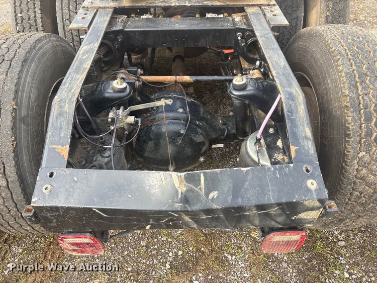 image for item EV2780 2014 Peterbilt 365 semi truck