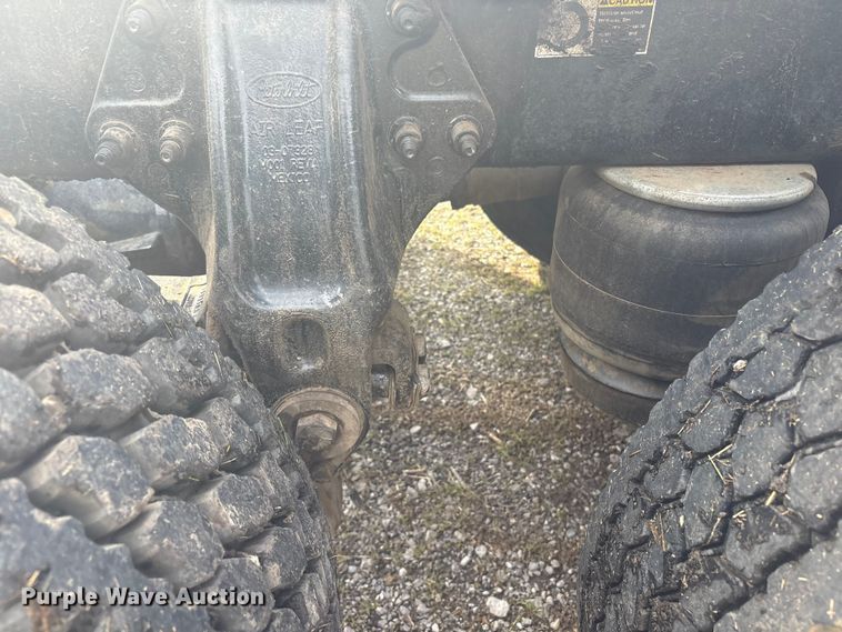 image for item EV2780 2014 Peterbilt 365 semi truck