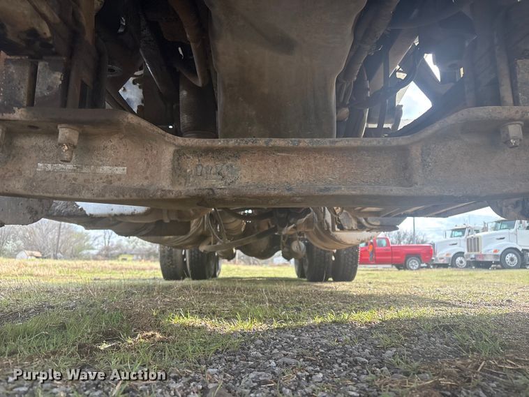 image for item EV2780 2014 Peterbilt 365 semi truck