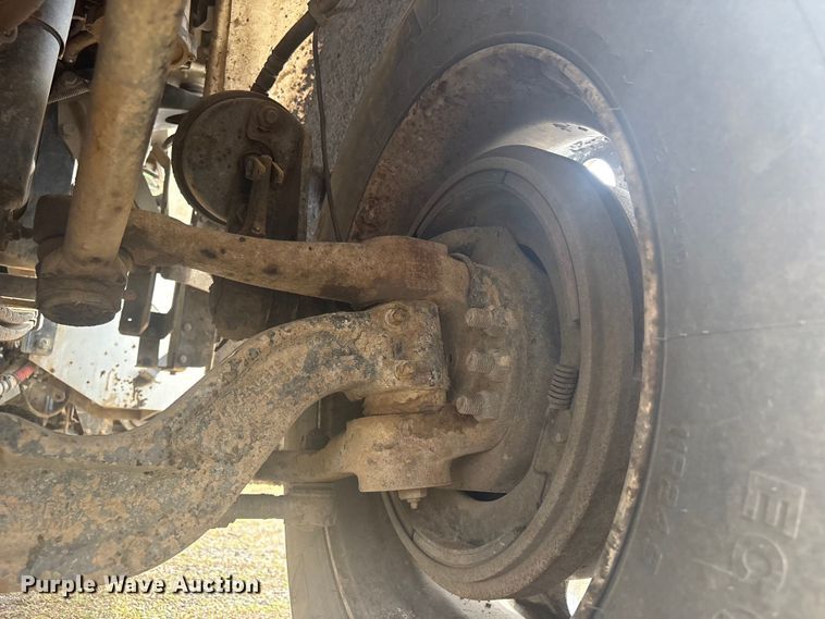 image for item EV2780 2014 Peterbilt 365 semi truck